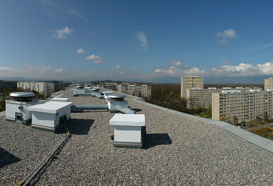 Poser un revêtement d'étanchéité, mettre en œuvre une isolation thermique pour vous mettre à l'abri es intempéries et chasser les sources d'humidité.